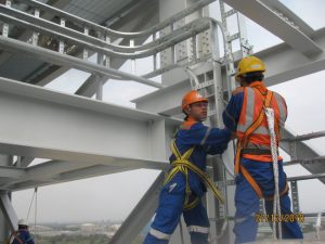 Thi công thang cáp ngoài trời